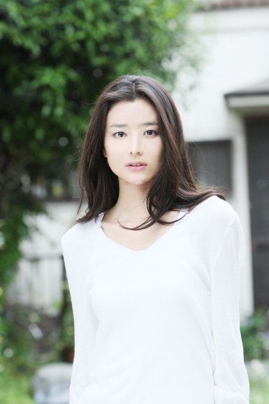 “开云体育官网”温岚宴请工作人员喝春酒 小蛮腰亮丽现身(图2) 开云体育